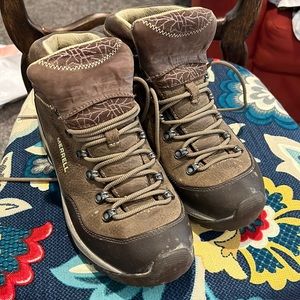 Merrill hiking boots